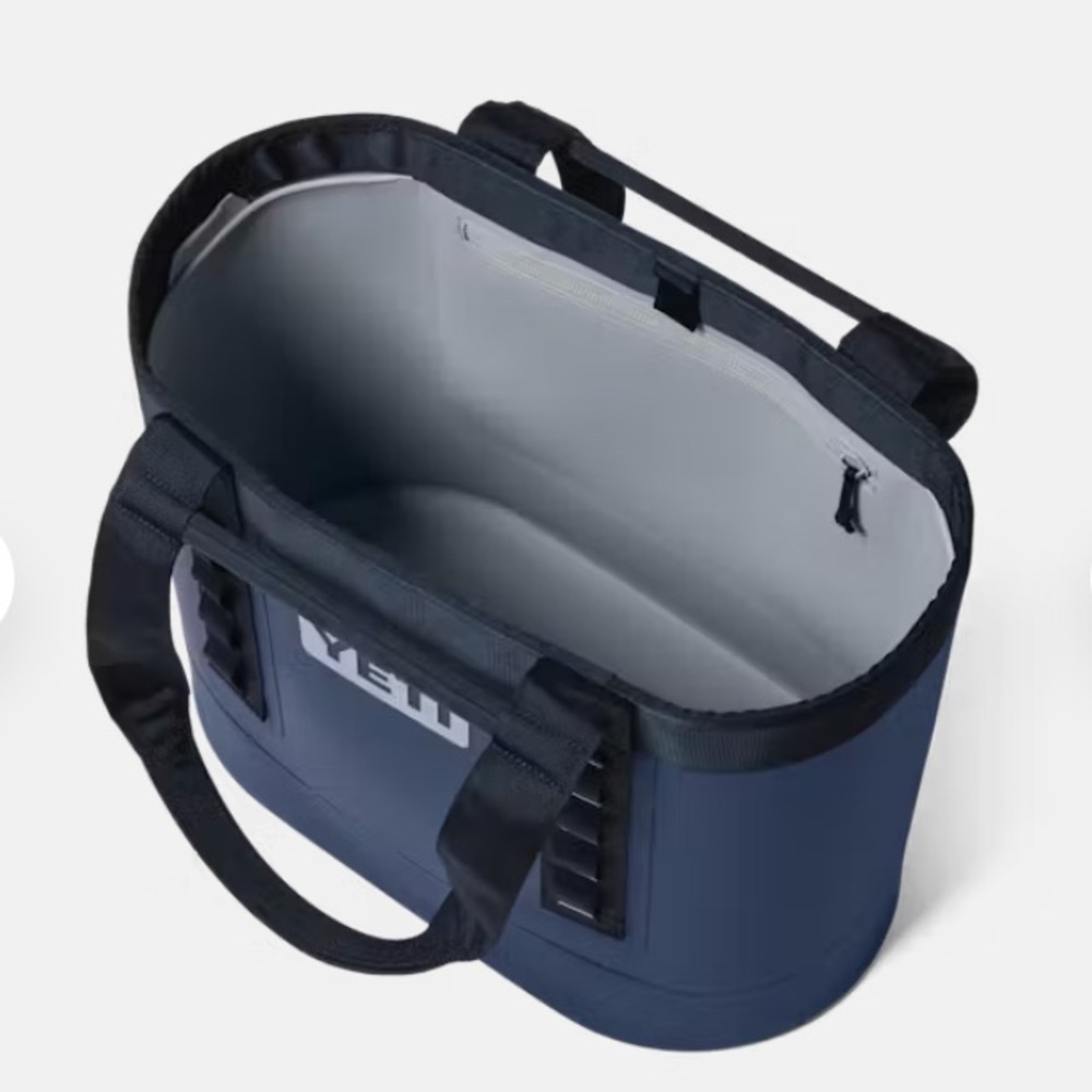 YETI 20 CARRYALL TOTE BAG
in Navy Blue - Durable New Tags summer travel - Picture 3 of 16